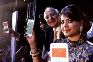 印度4美元智能手機這么便宜 到底怎么賺錢？