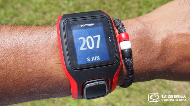 運(yùn)動(dòng)達(dá)人必備 市面十款最佳運(yùn)動(dòng)健身追蹤器