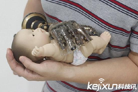 科技之門為殘疾人敞開 智能皮膚可以斷臂續(xù)連？ 