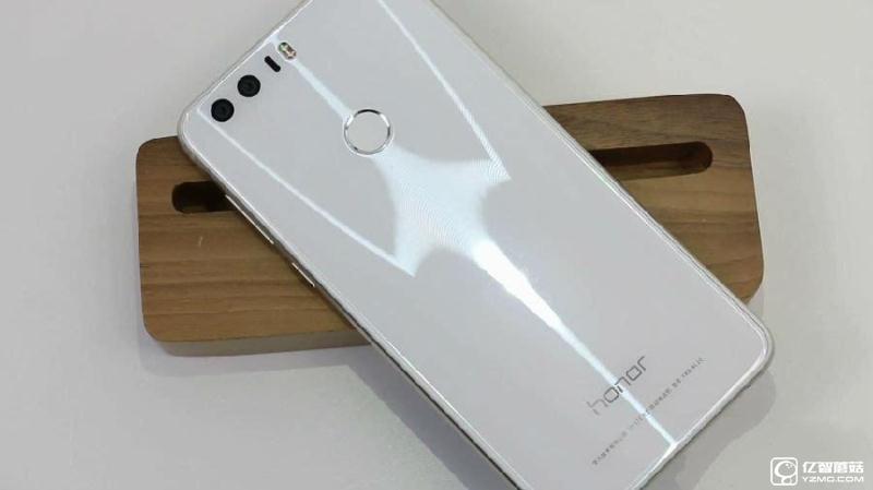 榮耀8上手體驗評測:雙玻璃能否突圍金屬時代?