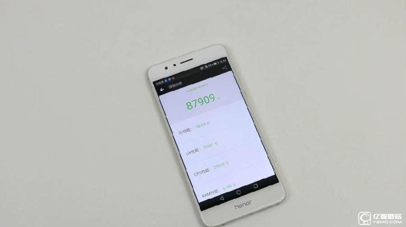 榮耀8上手體驗評測:雙玻璃能否突圍金屬時代?