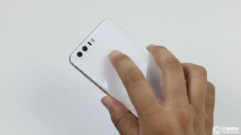 榮耀8上手體驗評測:雙玻璃能否突圍金屬時代?