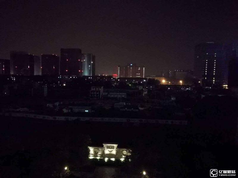 榮耀8上手體驗評測:雙玻璃能否突圍金屬時代?