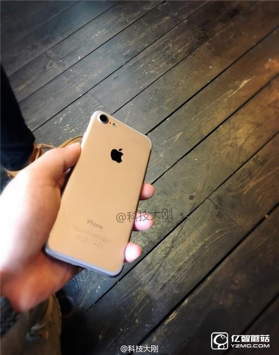 蘋(píng)果iPhone7/Plus/Pro齊曝光:正面無(wú)變化?