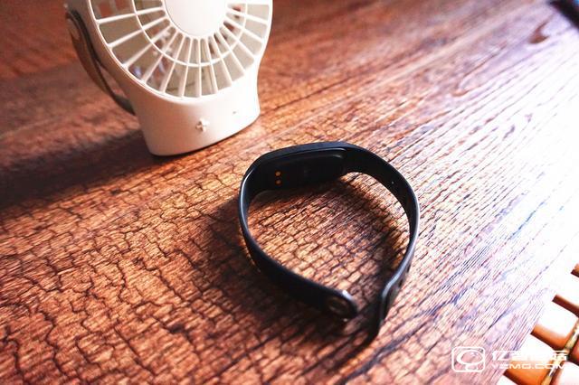 bong 3 HR智能手環首發開箱評測 169的價格和小米手環2比怎樣?