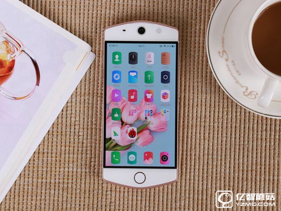 玩轉(zhuǎn)自拍新花樣 非典型性自拍手機(jī)推薦 