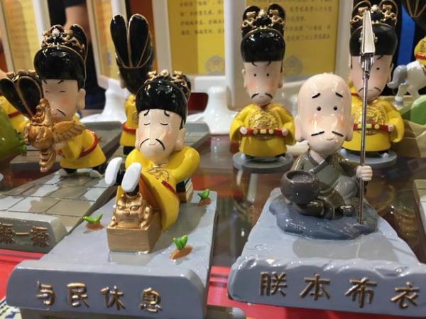 故宮淘寶將推出原創IP“朱八八”,據說,這個“鞋拔子臉”的朱八八造型也有據可查。