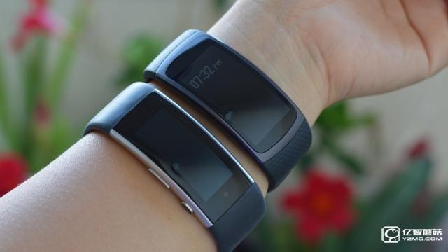 三星Gear Fit2手環、微軟Band 2手環對比評測