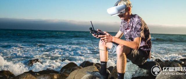 在海邊戴著VR頭盔操作無人機是種什么感覺?