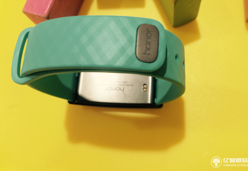 華為榮耀暢玩手環(huán)A1實(shí)物評測+高清圖賞 能夠紫外線監(jiān)測我會(huì)告訴你