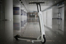 可折疊電動(dòng)滑板車(chē) 邊踩邊充電