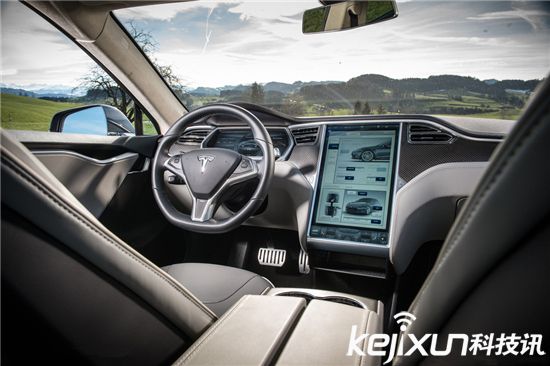 特斯拉發(fā)布最快電動汽車 百公里加速2.5秒