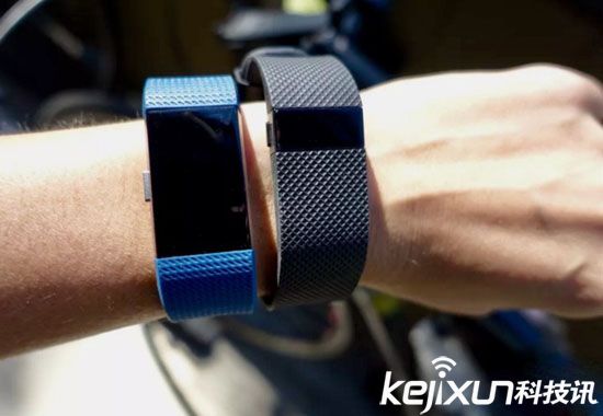 Fitbit發布兩款智能運動手環 外觀時尚獨具匠心