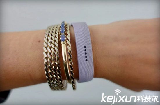 Fitbit發布兩款智能運動手環 外觀時尚獨具匠心