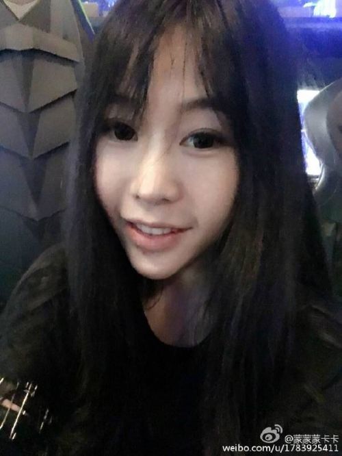 前斗魚tv三騷之一女主播卡卡陷入代打風波 遭世界第一劍姬爆料