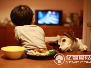 你家的電視機多久沒開了？被遺忘的電視在“呼喚”主人