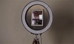 花2萬元買個Gifyyy隨身拍照亭吧！自拍狂魔專供