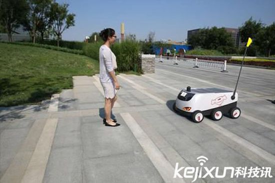 菜鳥(niǎo)網(wǎng)絡(luò)發(fā)布配送機(jī)器人 快遞小哥恐丟飯碗