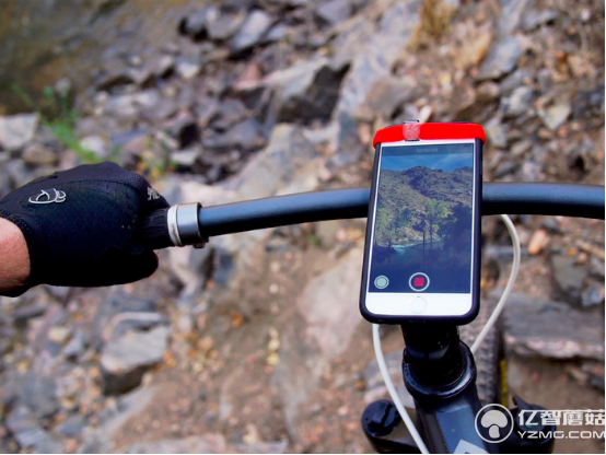 Prismo小棱鏡配件：讓你平著拿手機(jī)也能拍照