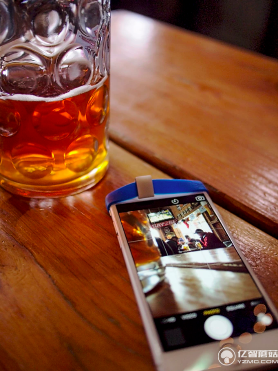 Prismo小棱鏡配件：讓你平著拿手機(jī)也能拍照