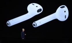 庫克：AirPods正因為沒有耳機線才不容易脫落