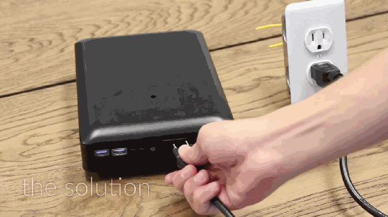 在室外玩游戲機(jī)榨果汁？這款移動電源什么電器都能用