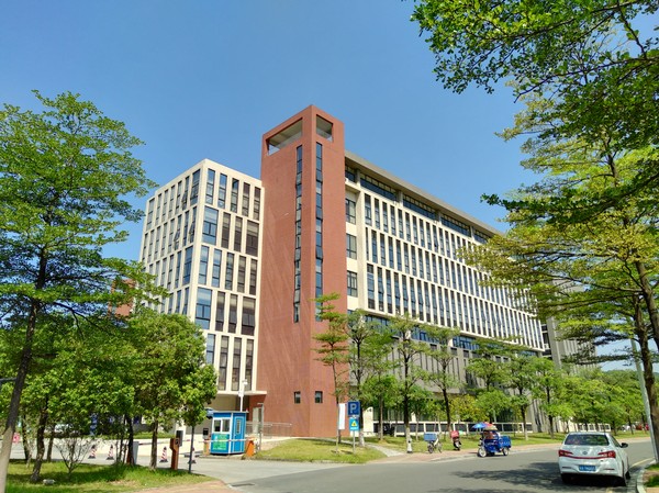 華為nova室外遠景拍照樣張