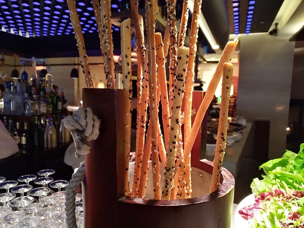 華為nova室內拍照樣張