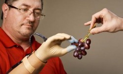 智能假肢讓截肢者重獲手心的溫度：暖心