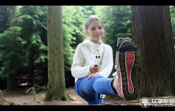 誰說拍照不能用腳？只要你想我就幫你實現愿望