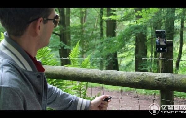 誰說拍照不能用腳？只要你想我就幫你實現愿望