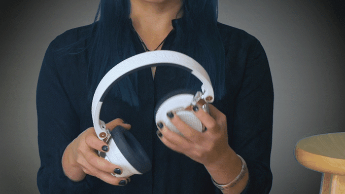 這個裝置只需要三步 就能把無線耳機變音箱