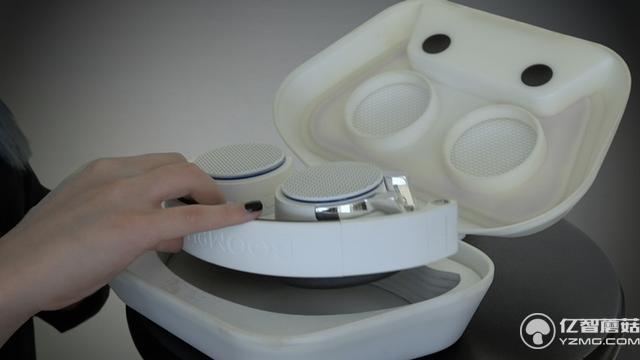 這個裝置只需要三步 就能把無線耳機變音箱