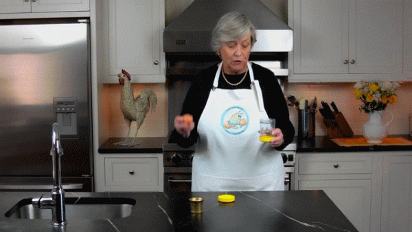 如何剝一顆完整雞蛋？這款小裝置幫你輕松做到