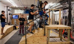 穿上這個外骨骼機器 殘疾人也能重新擁有雙腿