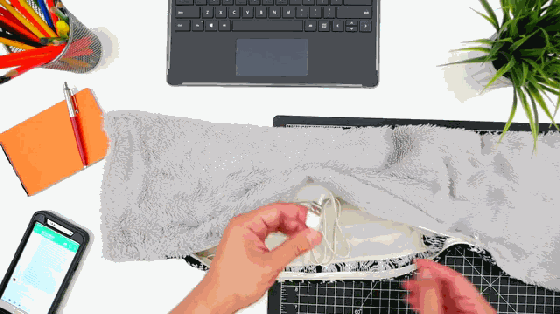 單身狗凍成雪橇犬？給你能加熱兼做充電寶的圍巾