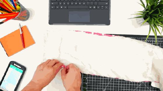 單身狗凍成雪橇犬？給你能加熱兼做充電寶的圍巾