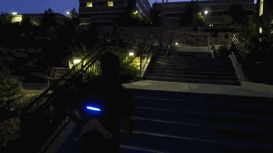 如何安全的夜跑 老司機(jī)送你一件帶LED燈的T恤