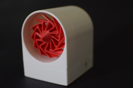 移動電源內(nèi)置風(fēng)力發(fā)電機(jī) 真正的“邊騎邊充電”