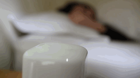 身為一個鬧鐘居然不會響 用氣味燈光叫你起床
