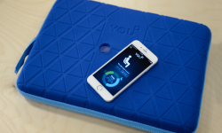 給筆記本內膽包吹口氣  YouP竟然變成了電腦桌