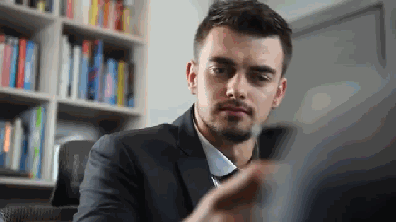 獨生子女太孤單？這個機器人能陪孩子學(xué)習(xí)一起玩