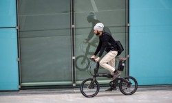 PURISMO碳纖維折疊車電動(dòng)自行車：專為土豪手工打造