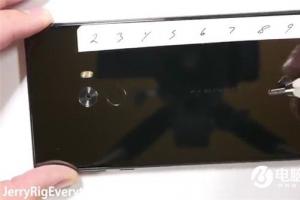 小米MIX暴力測試 用刀刮火烤