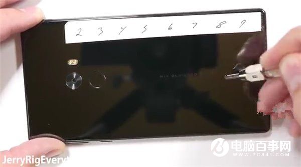 小米MIX暴力測(cè)試 用刀刮火烤