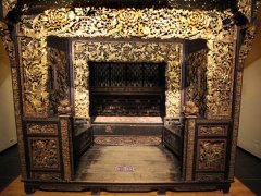 “天下第一床”驚現(xiàn)國內(nèi)：滿眼望去全是黃金