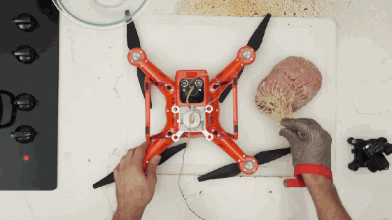 用無人機做感恩節晚餐！哥們你確定你敢吃？