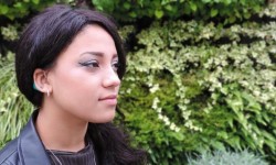 HY無線耳機：帶著隱形耳機打電話蠻有趣的