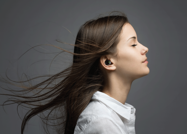 寧聾不戴助聽器?別自卑!這款助聽器又帥又好用