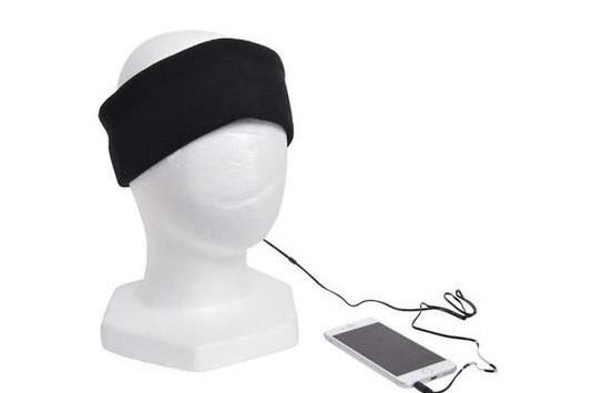 這個眼罩很貼心  定了鬧鐘只有自己能聽見